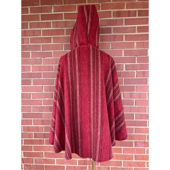 Red Wool Cape - Picture 5 of 8